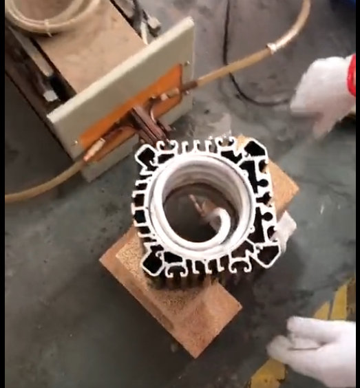中頻感應(yīng)加熱設(shè)備在電機熱裝工藝中的應(yīng)用：精準控溫實現(xiàn)無應(yīng)力裝配(圖4)
