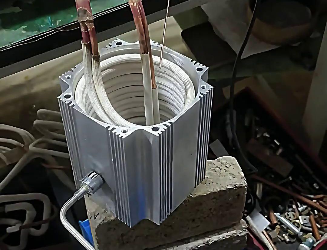 中頻感應(yīng)加熱設(shè)備在電機熱裝工藝中的應(yīng)用：精準控溫實現(xiàn)無應(yīng)力裝配(圖2)