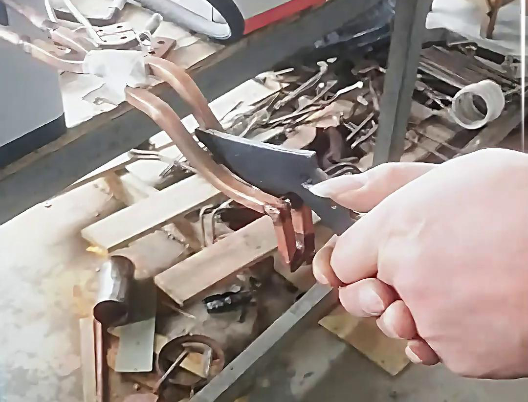 高頻淬火機和超高頻淬火設備在刀具淬火工藝中各有優勢