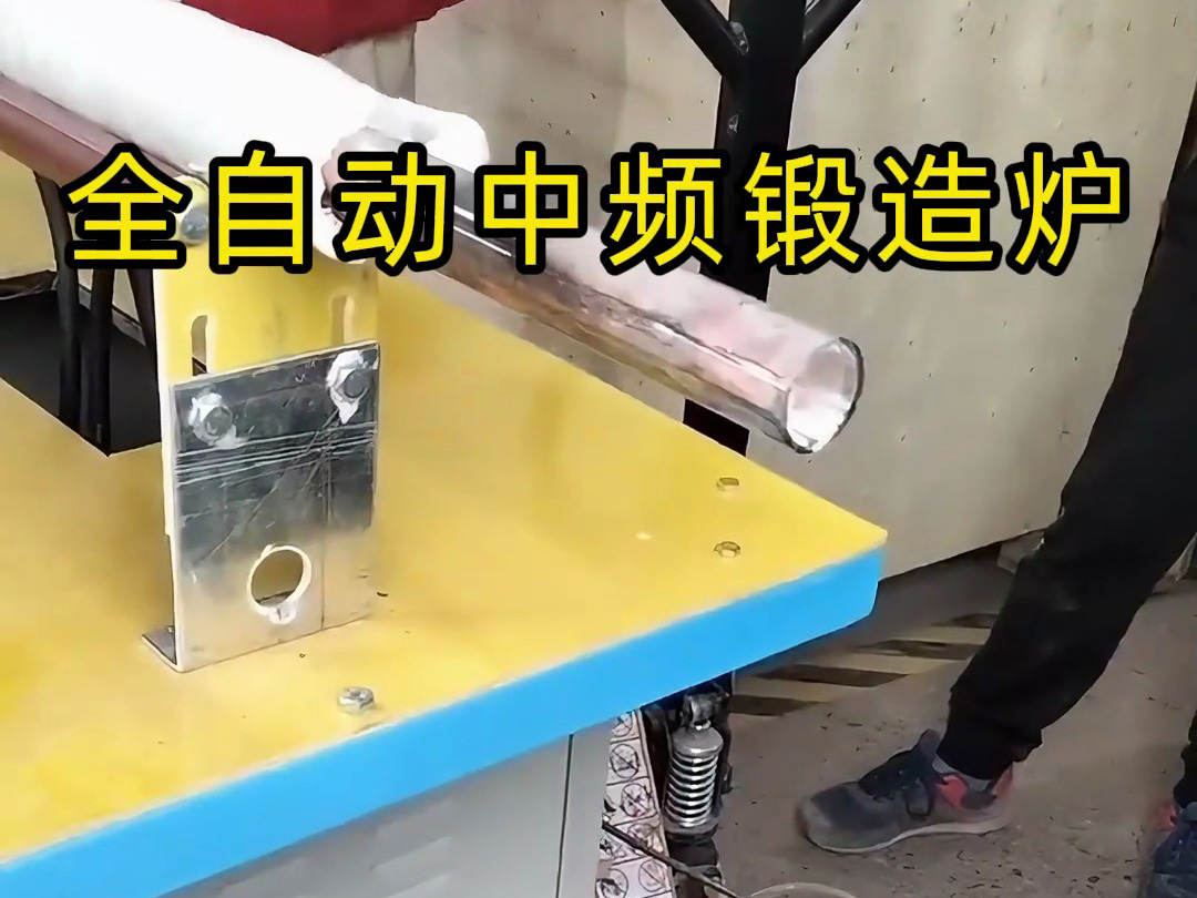 中頻鍛造加熱爐自動化功能大揭秘 送料機與機械手搭配棒料加熱