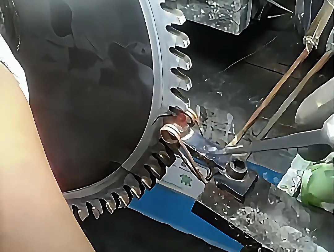 海瑞拓高頻焊機：合金鋸齒焊接的高效精確解決方案