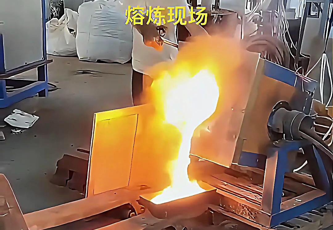  金屬加工老板必看！海瑞拓250公斤傾倒式中頻熔銅爐，銅制品熔煉高效省心