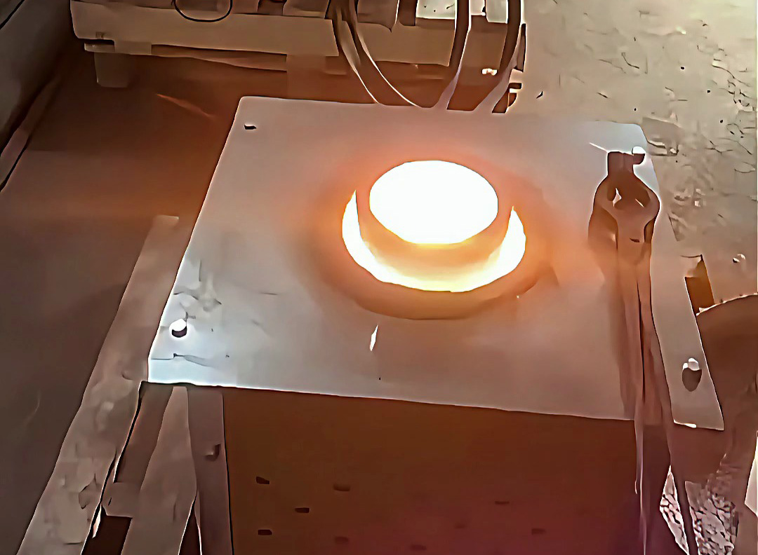 00:00:10 10公斤的熔鐵爐采用380V供電35KW中頻感應加熱電源