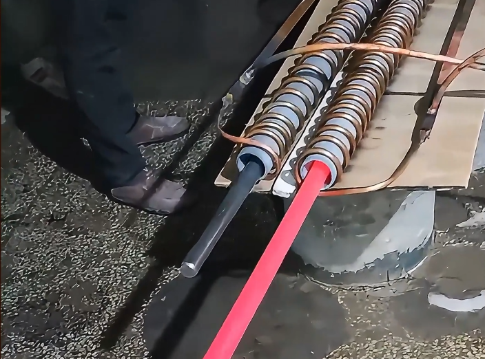 棒料600°流水線加熱！海瑞拓高頻感應加熱設備帶你見識工業(yè)神器！(圖3)
